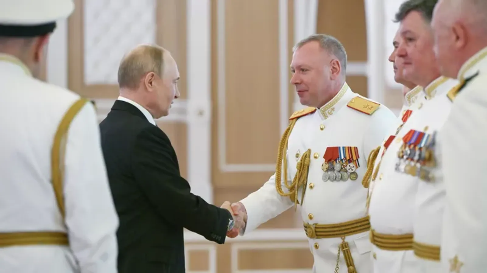 Путин поздравил личный состав военно-морского флота с днем ВМФ