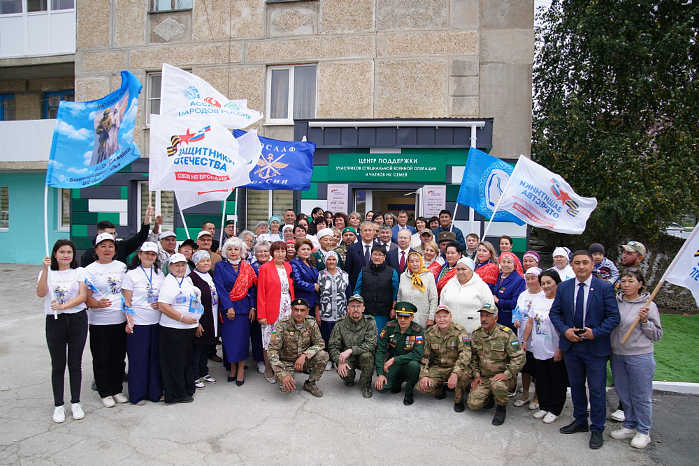 Радий Хабиров посетил Центр поддержки участников СВО в Баймаке