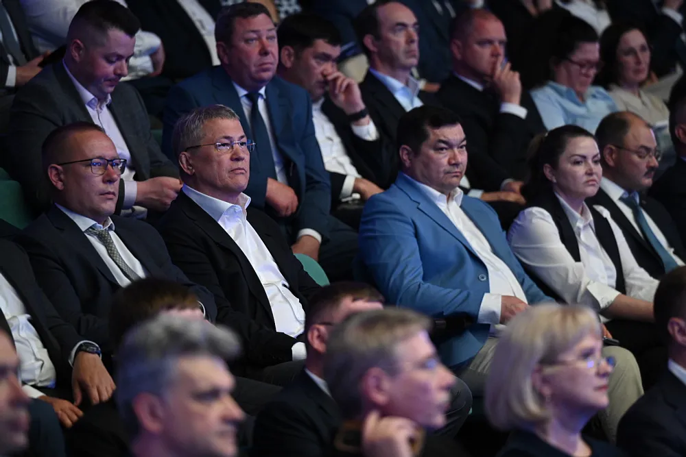 Радий Хабиров обозначил ключевые задачи по внедрению искусственного интеллекта