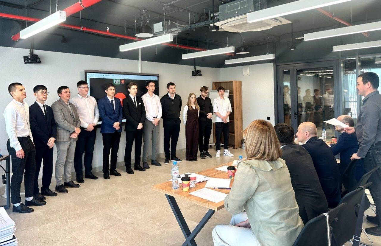 Первые магистры Евразийской политехнической школы защитились