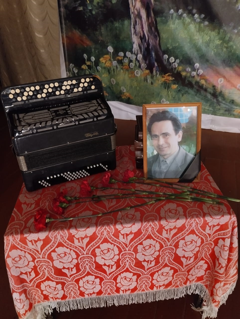 С уважением к таланту певца и баяниста