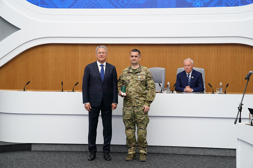 Радий Хабиров вручил госнаграды участникам СВО из Башкортостана