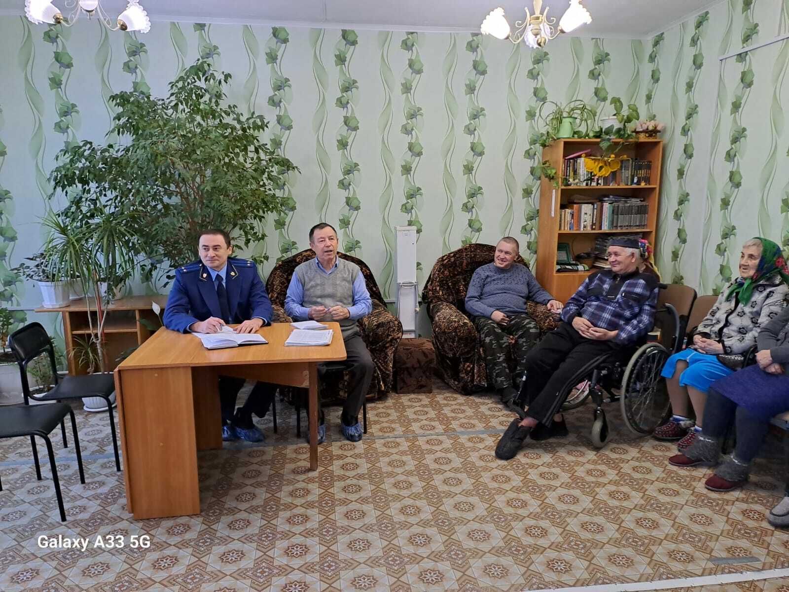 Прокурор Шаранского района провел прием граждан и посетил приют престарелых
