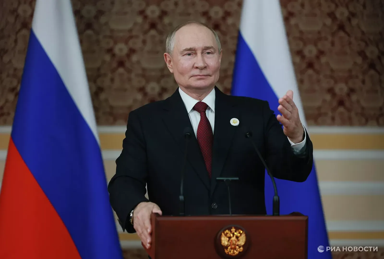 Путин присудил гранты сотне проектов в области культуры и искусства