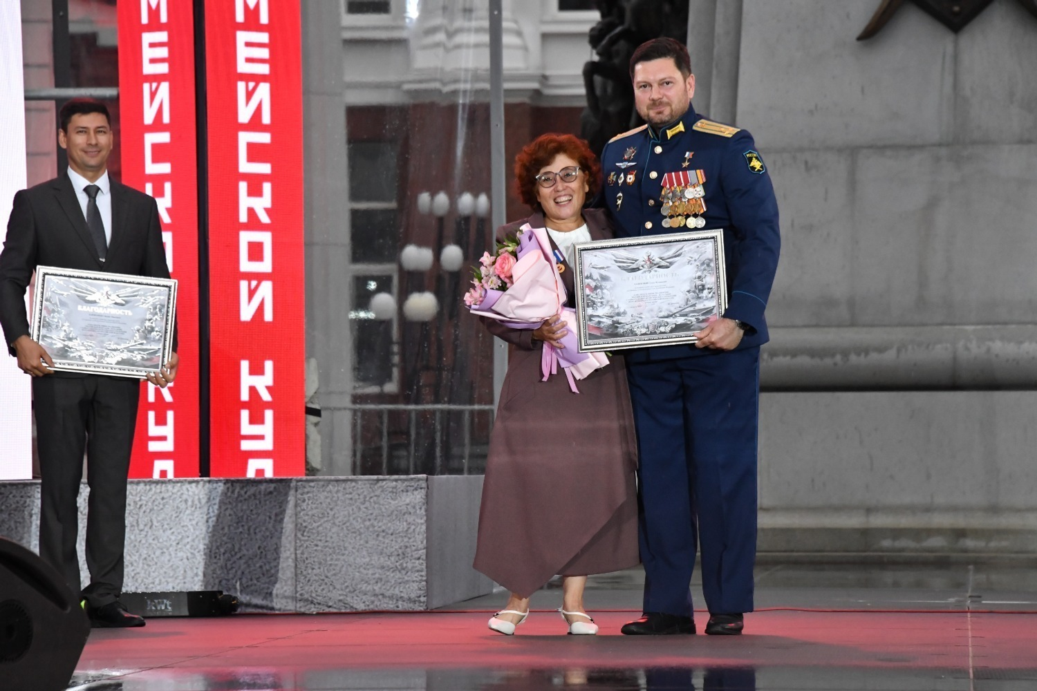 Военкор из Башкирии передала Герою России икону, пропахшую дымом Донбасса