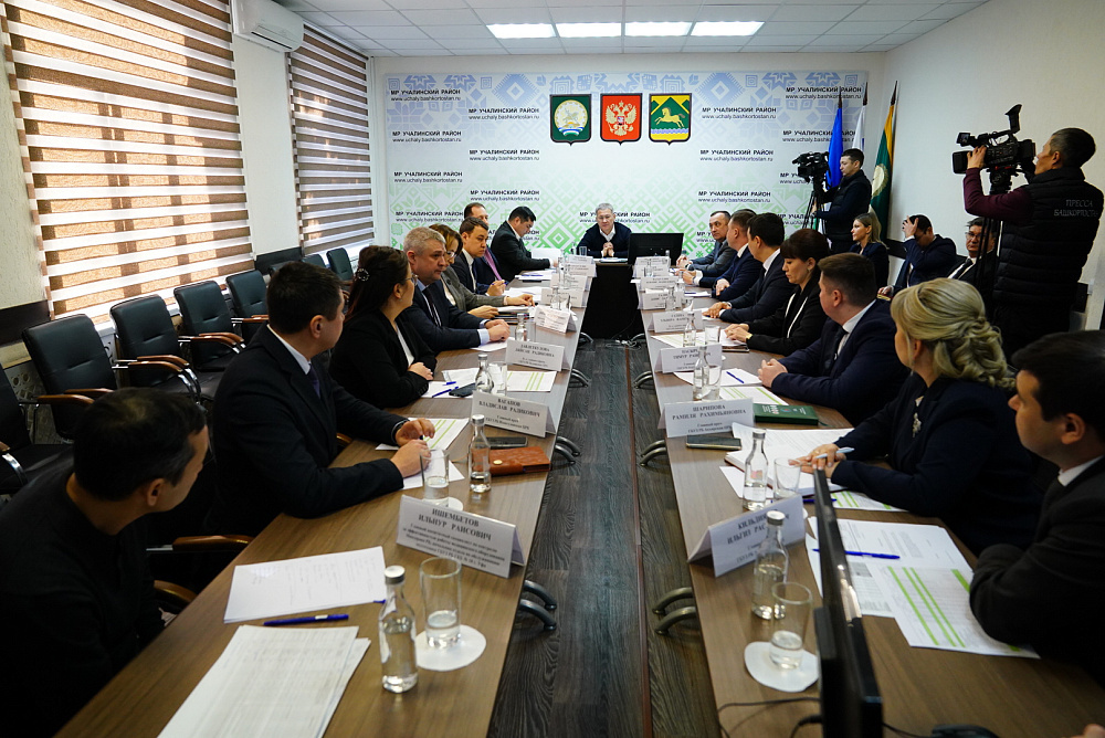 Радий Хабиров обсудил с главврачами больниц Зауралья эффективности работы