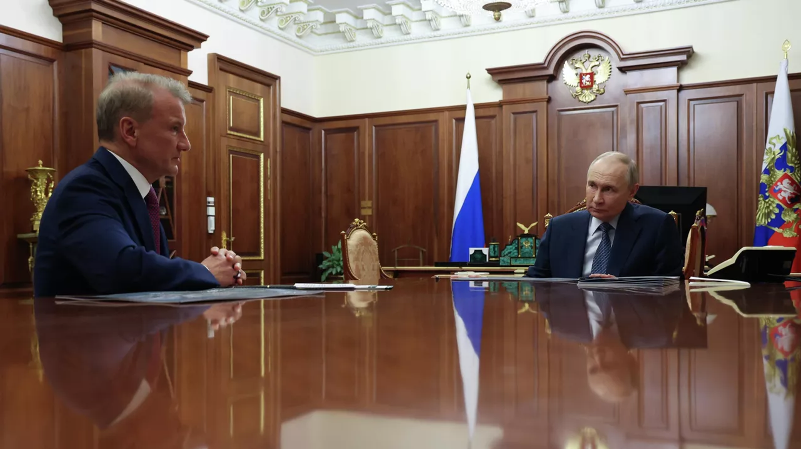 Путин: развитие Сбербанка гарантирует надежность банковской системы