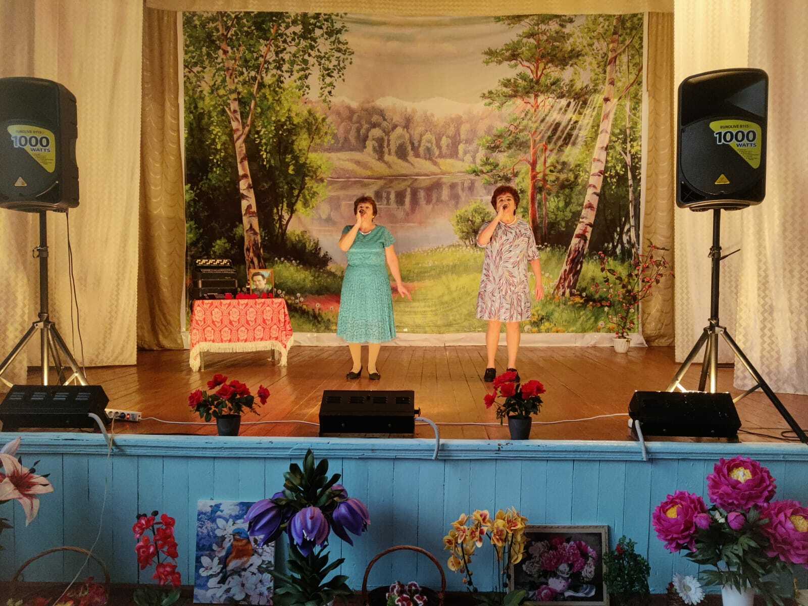 С уважением к таланту певца и баяниста