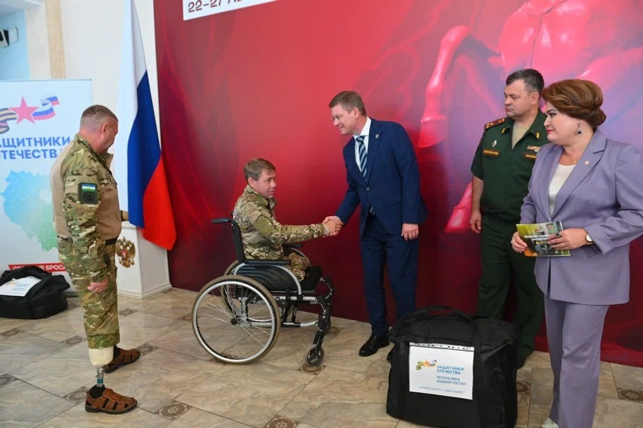 В Уфе участникам СВО вручили первую партию адаптивной одежды