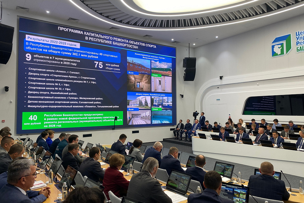 Радий Хабиров передал новые автобусы спортивным школам Башкортостана