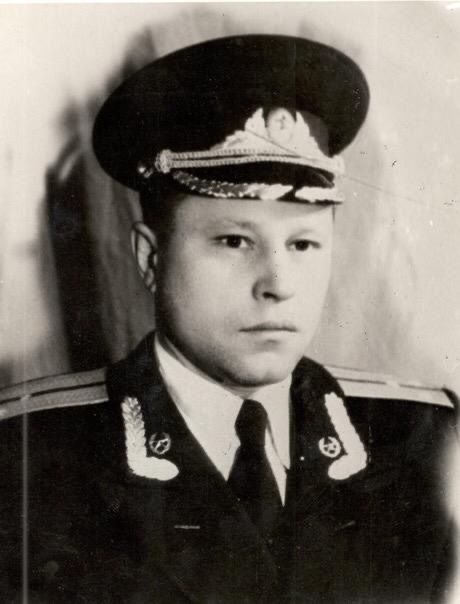 Служил в военной контрразведке