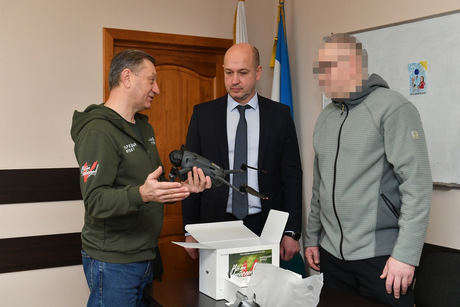 В Башкирии журналисты передали квадрокоптер и тепловизор коллеге на СВО