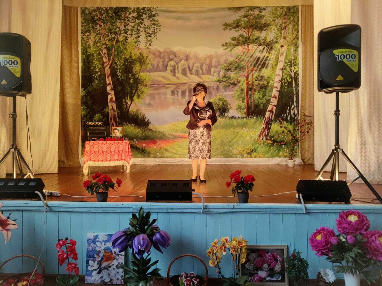 С уважением к таланту певца и баяниста