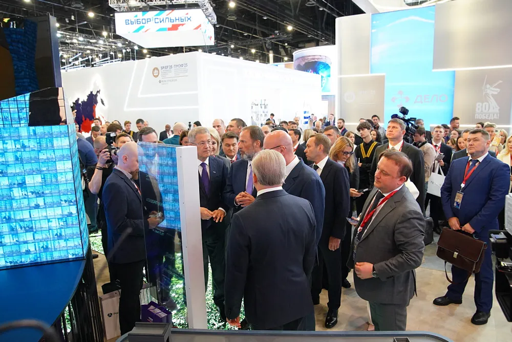 Дмитрию Чернышенко и Игорю Комарову представили проект «Берлога»