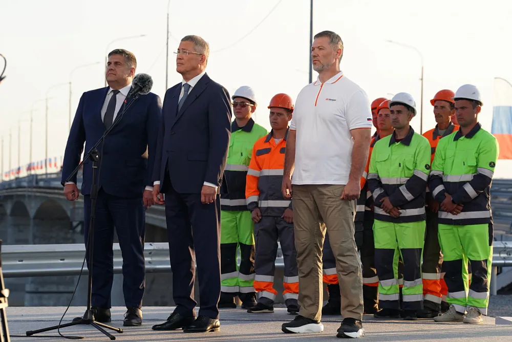 Владимир Путин дал старт движению автотранспорта на участке Дюртюли–Ачит