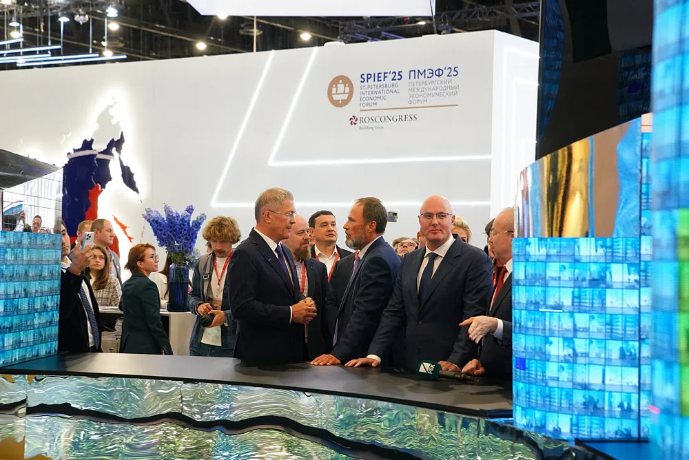 Дмитрию Чернышенко и Игорю Комарову представили проект «Берлога»