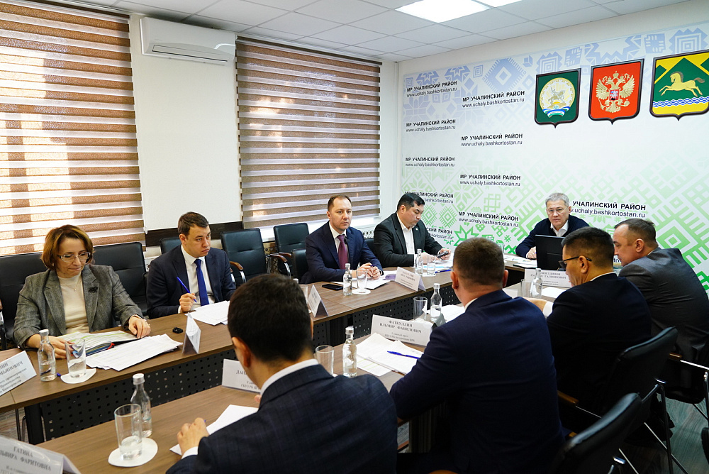Радий Хабиров обсудил с главврачами больниц Зауралья эффективности работы