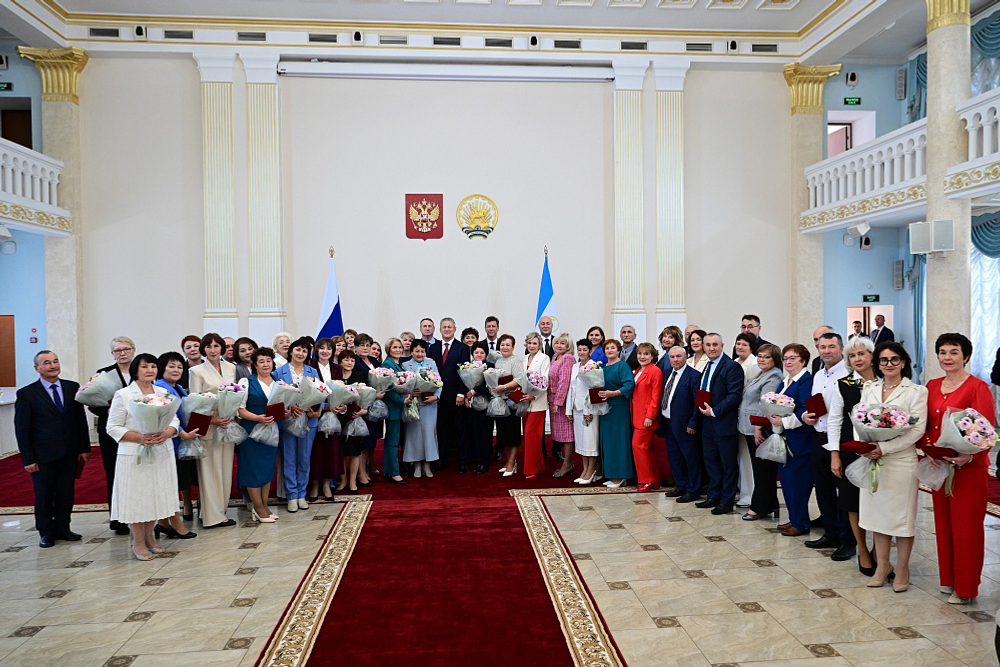 Радий Хабиров поздравил педагогов Башкортостана с наступающим Днём учителя