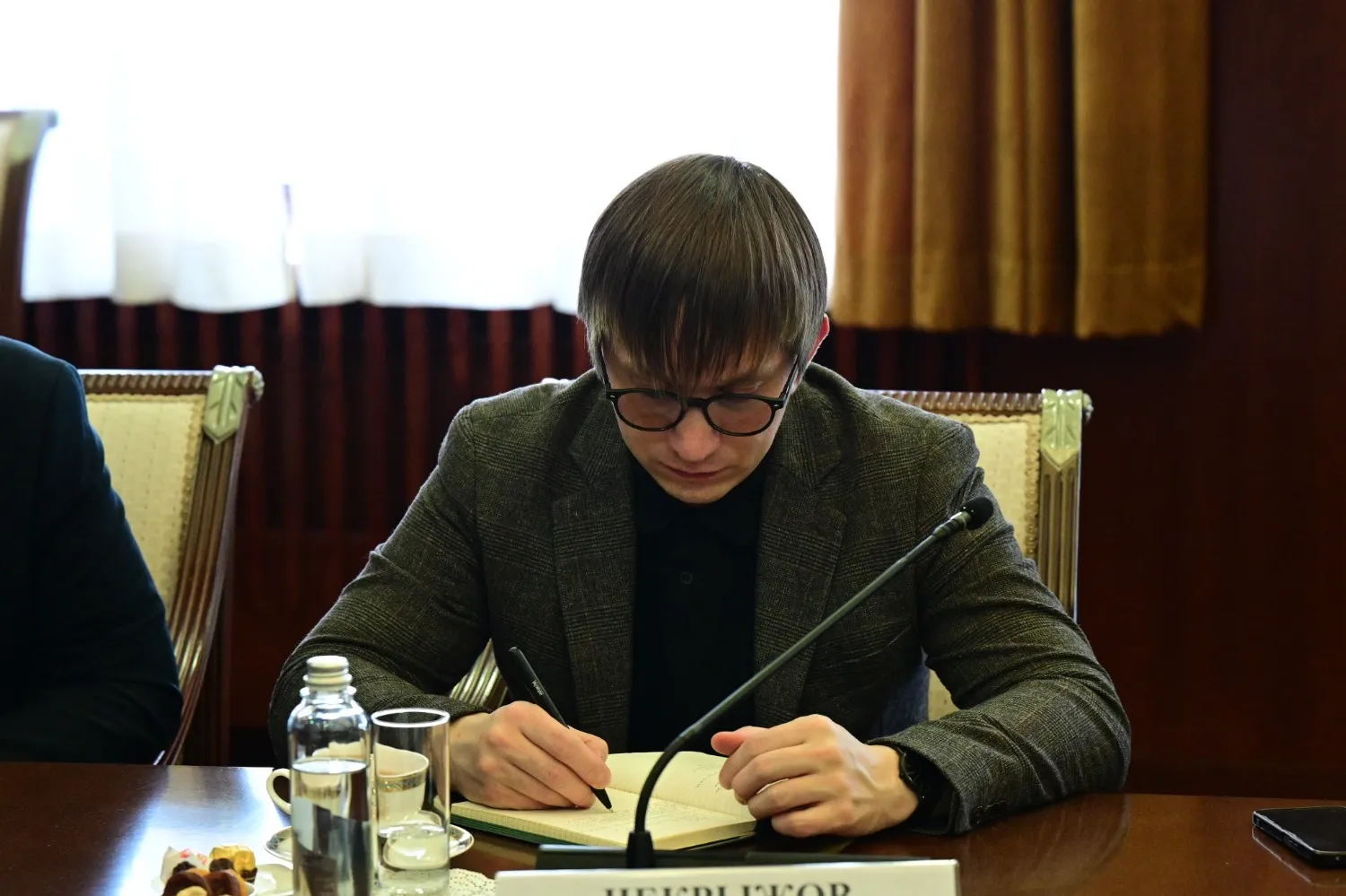 Разговор начистоту: Радий Хабиров встретился с политологами