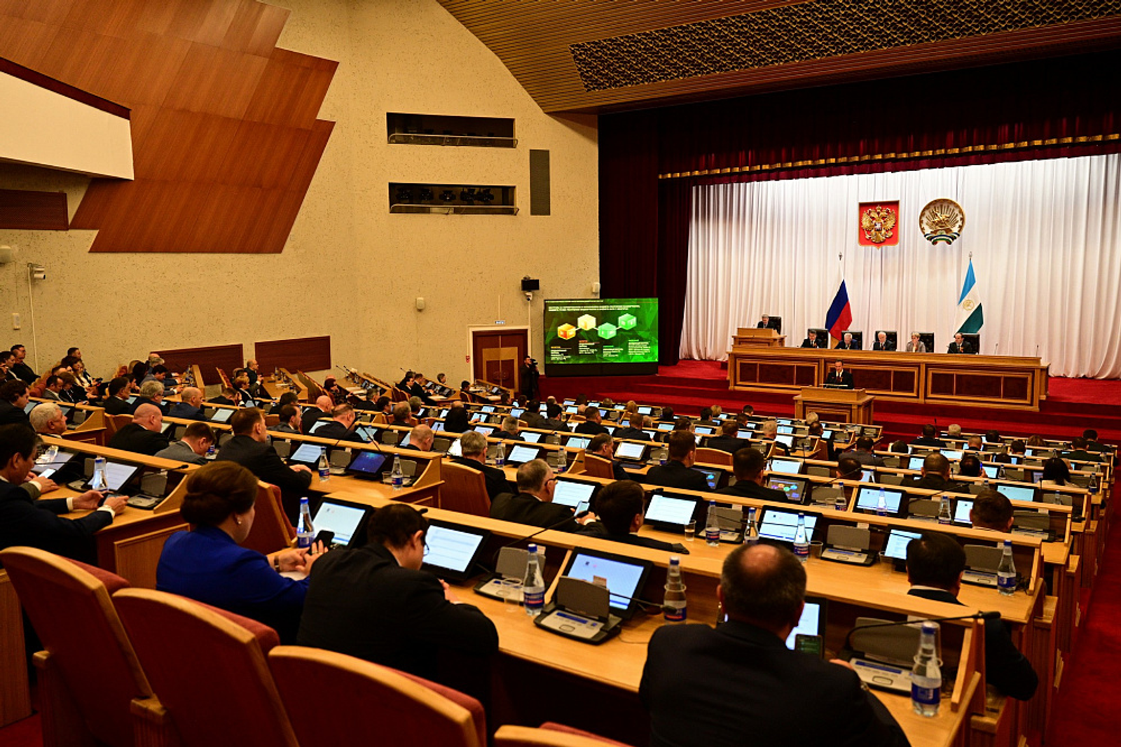 Радий Хабиров принял участие в заседании Государственного Собрания