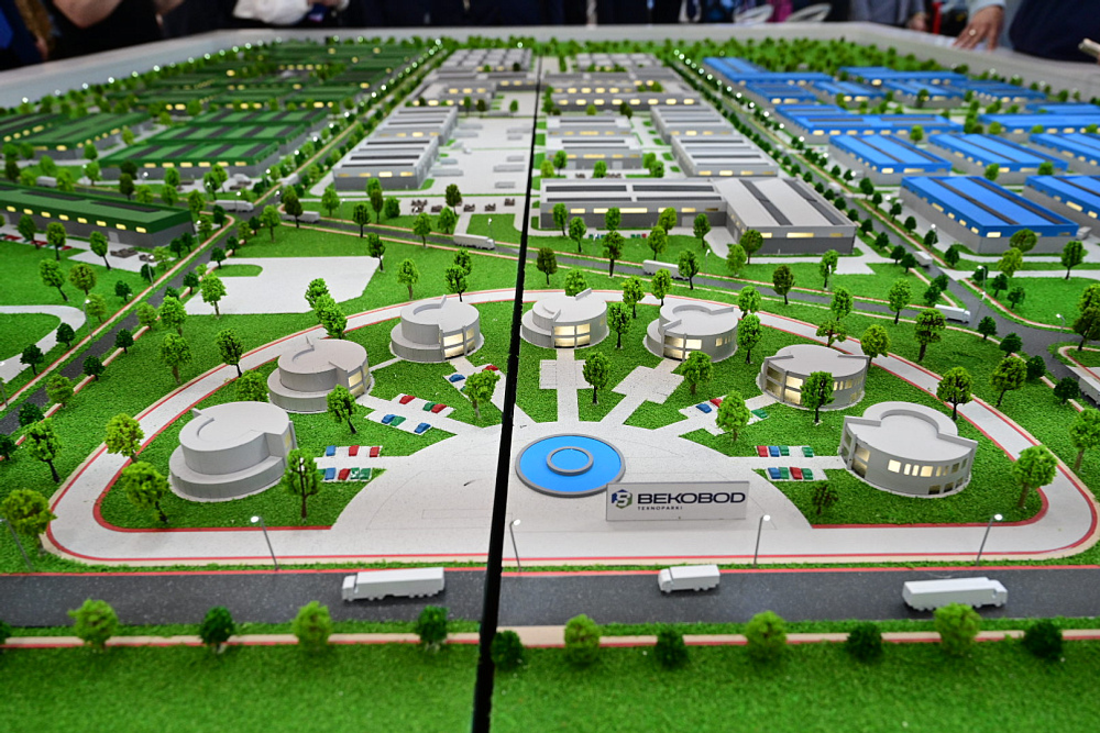 Радий Хабиров презентовал стенд Башкортостана на выставке