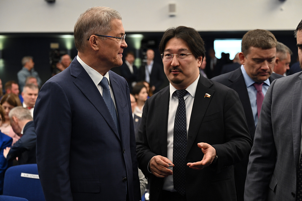 Радий Хабиров принял участие в заседании партии «Единая Россия»