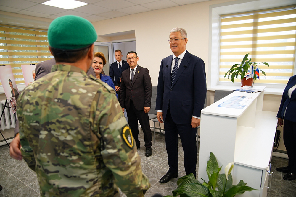 Радий Хабиров посетил Центр поддержки участников СВО в Баймаке