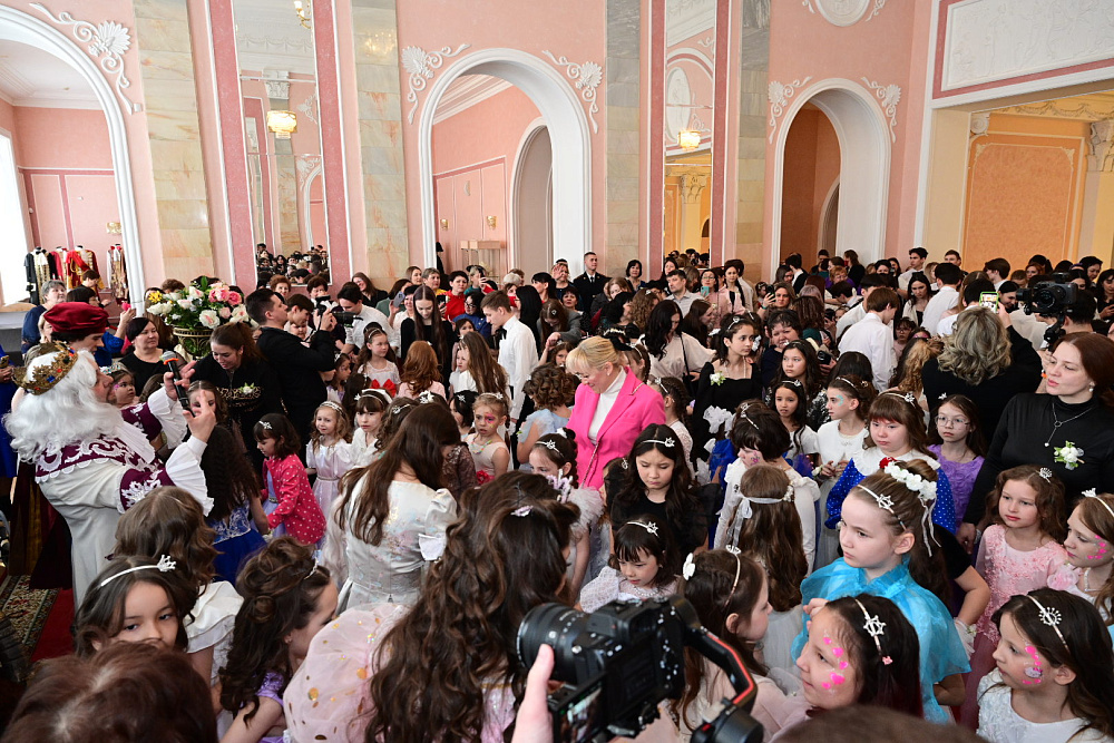 «Бал маленьких принцесс» в Уфе собрал детей со всей республики