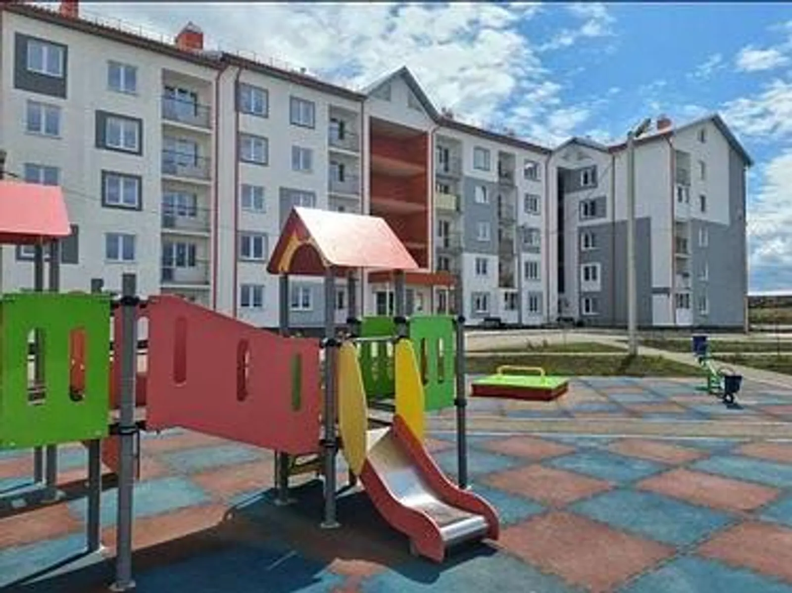 В рамках нацпроекта «Инфраструктура для жизни» расселяют 23 аварийных дома