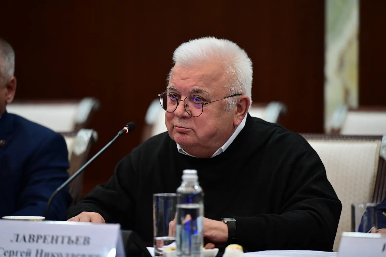 Разговор начистоту: Радий Хабиров встретился с политологами