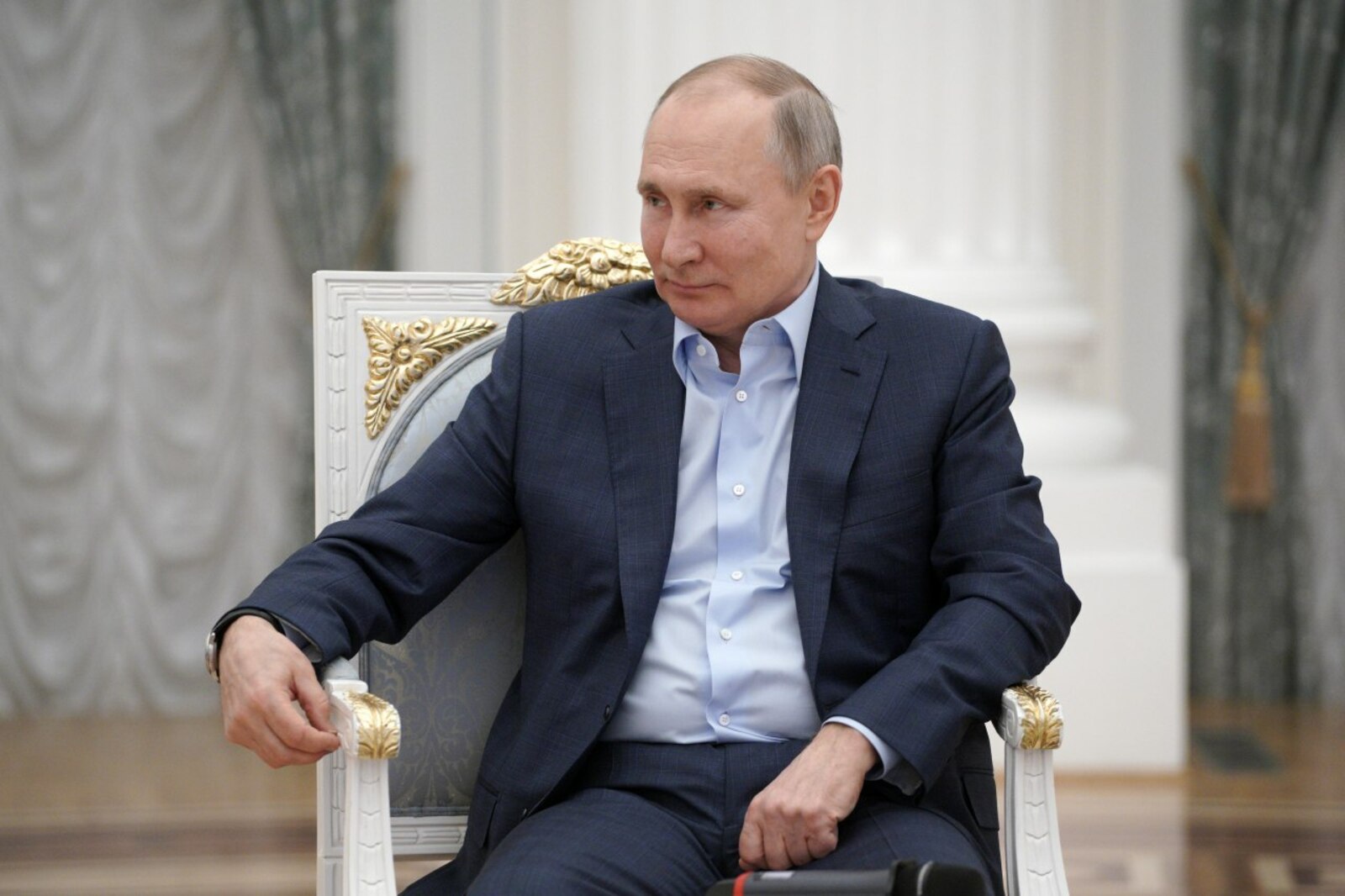 Путин предложил снизить ставку по льготной ипотеке