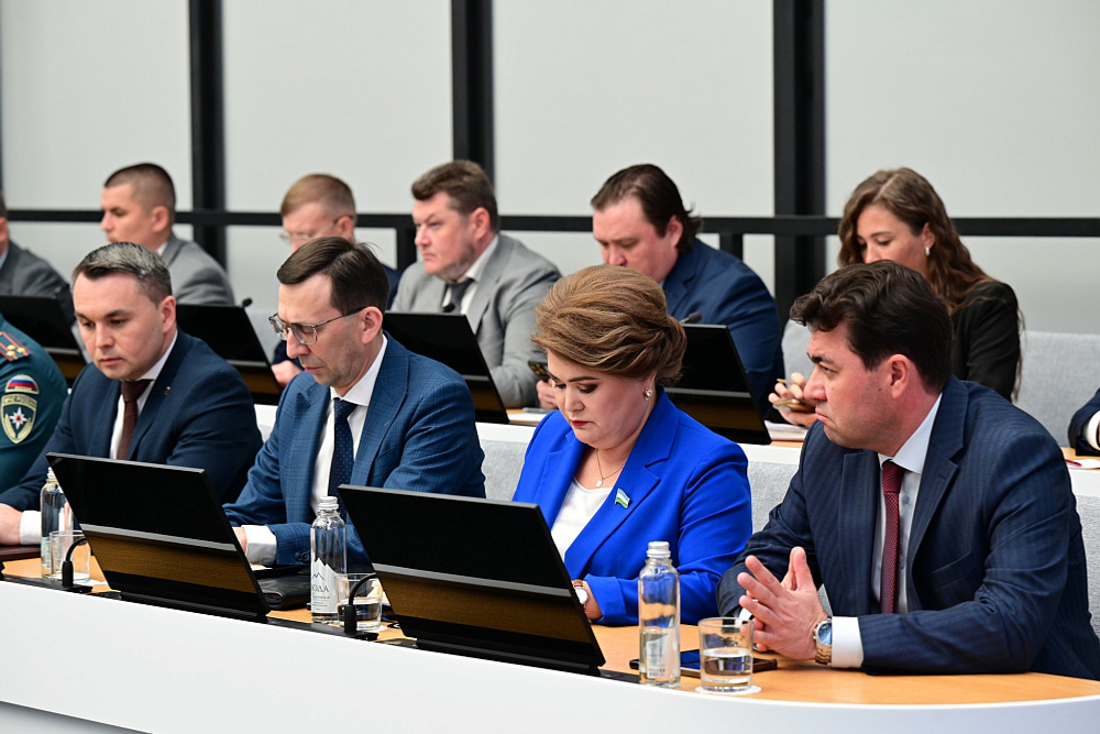 Радий Хабиров передал новые автобусы спортивным школам Башкортостана