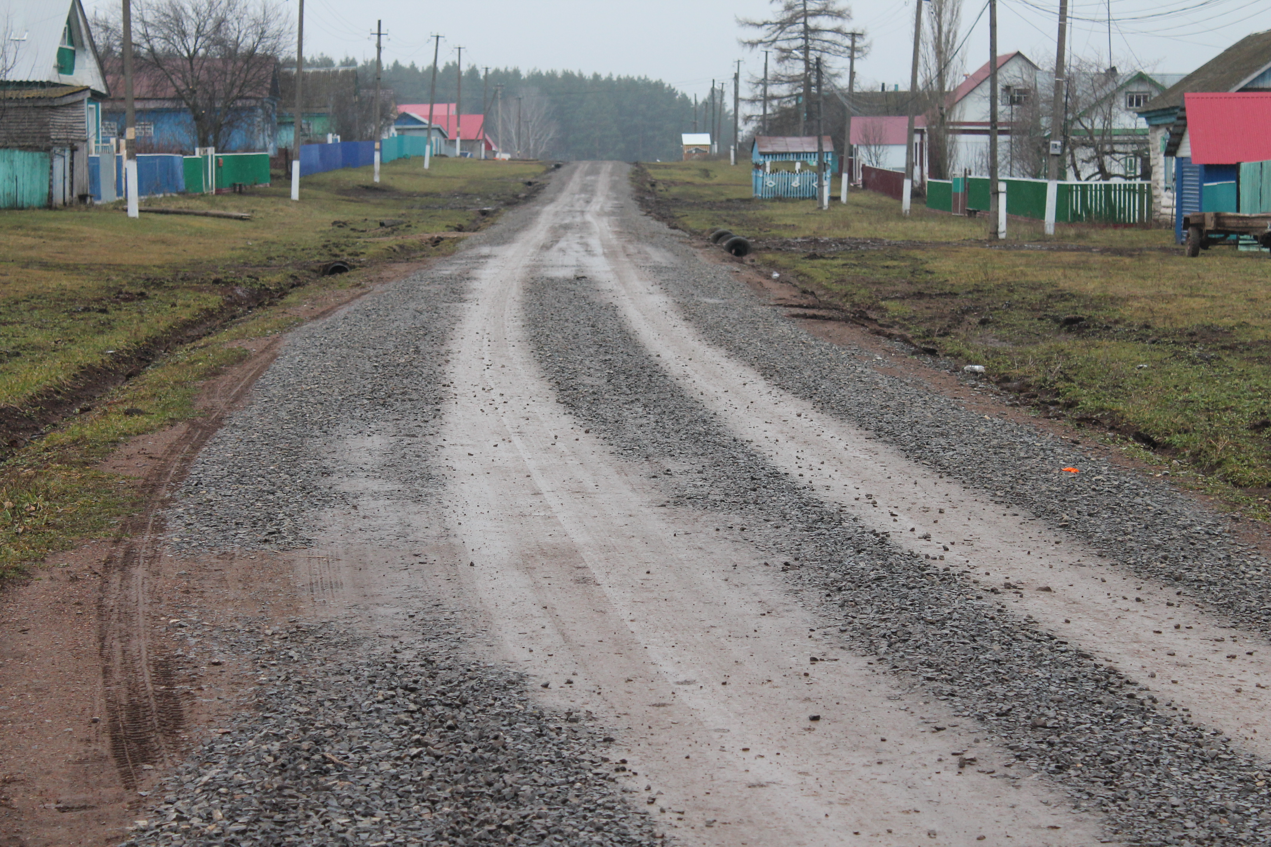 В деревне Рождественка нужно отремонтировать дороги