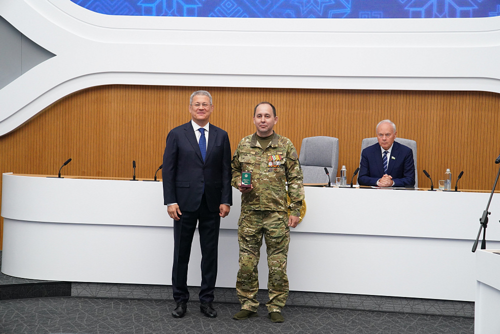 Радий Хабиров вручил госнаграды участникам СВО из Башкортостана