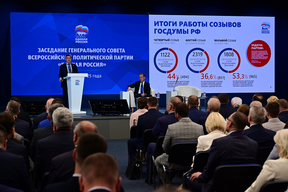 Радий Хабиров принял участие в заседании партии «Единая Россия»