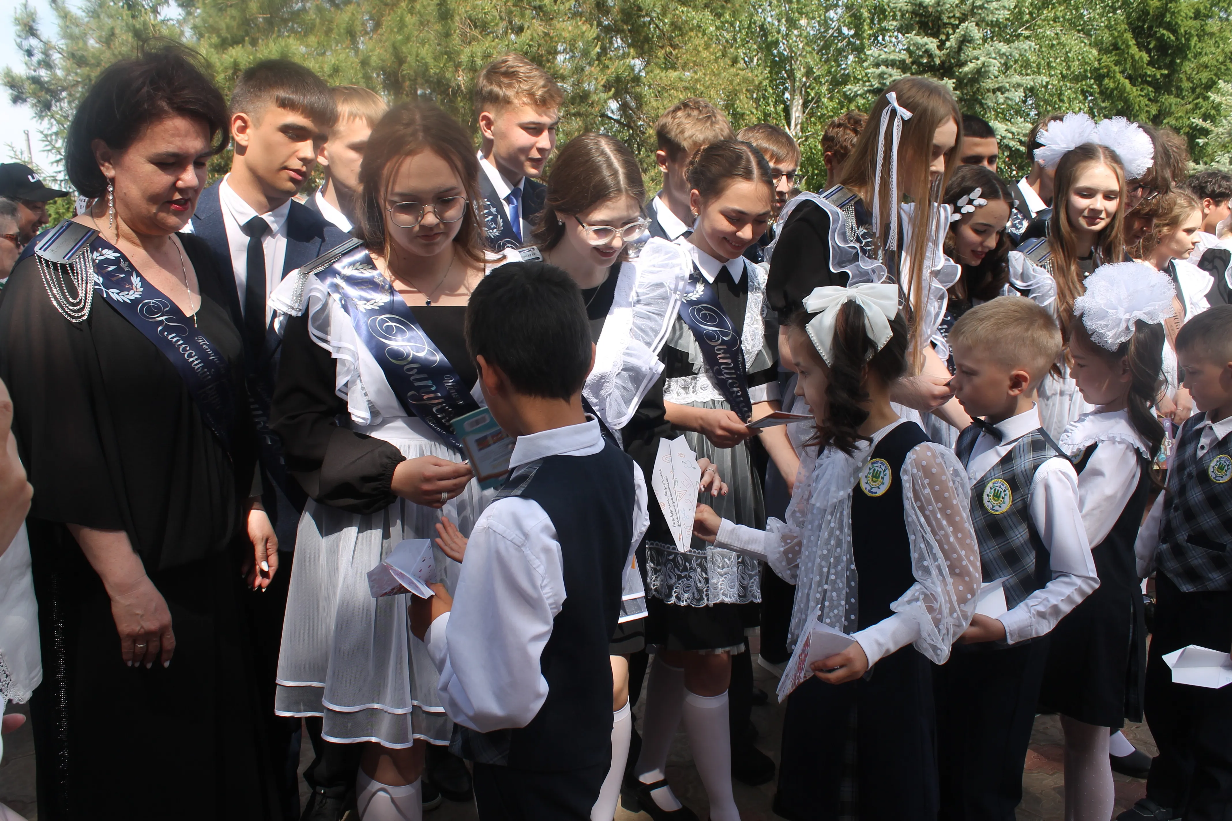 В добрый путь, выпускники!