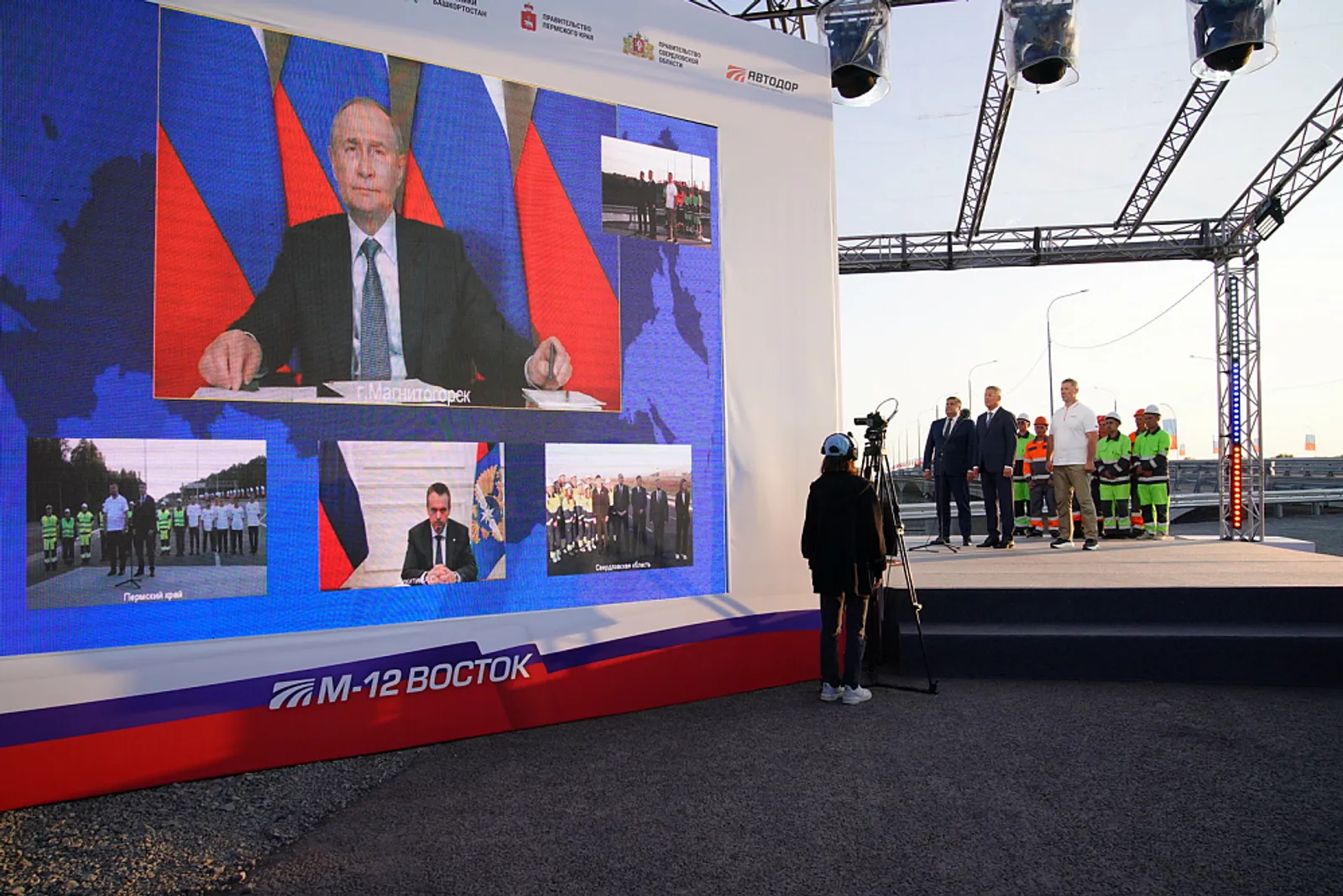 Владимир Путин дал старт движению автотранспорта на участке Дюртюли–Ачит